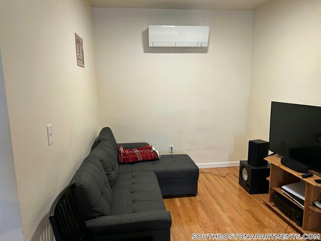 Foto del edificio - 525 E 3rd St