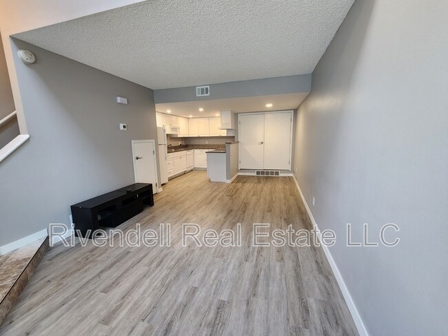 Building Photo - 17000 E Ford Dr