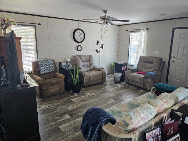 Foto del edificio - 9722 Scepter Ave