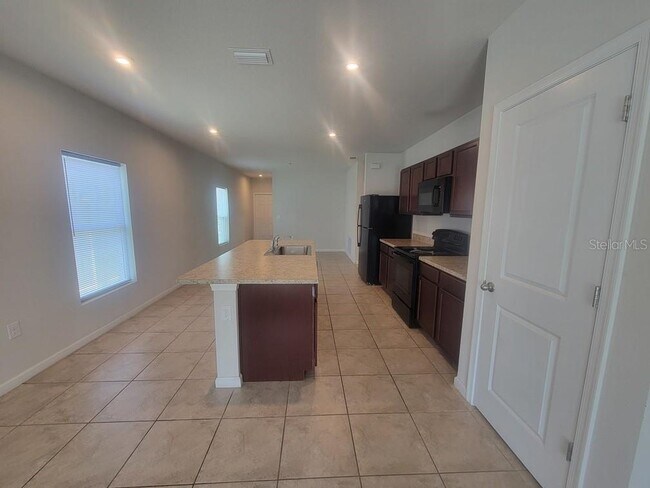 Building Photo - 35192 Arya Way