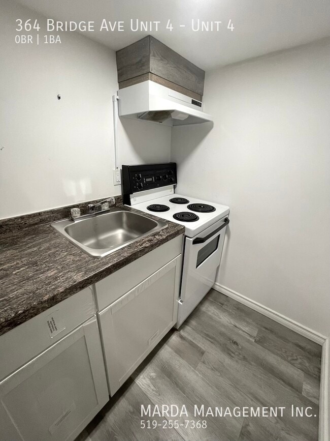 Building Photo - COZY BACHELOR UNIT LOCATED IN WEST END! AL...