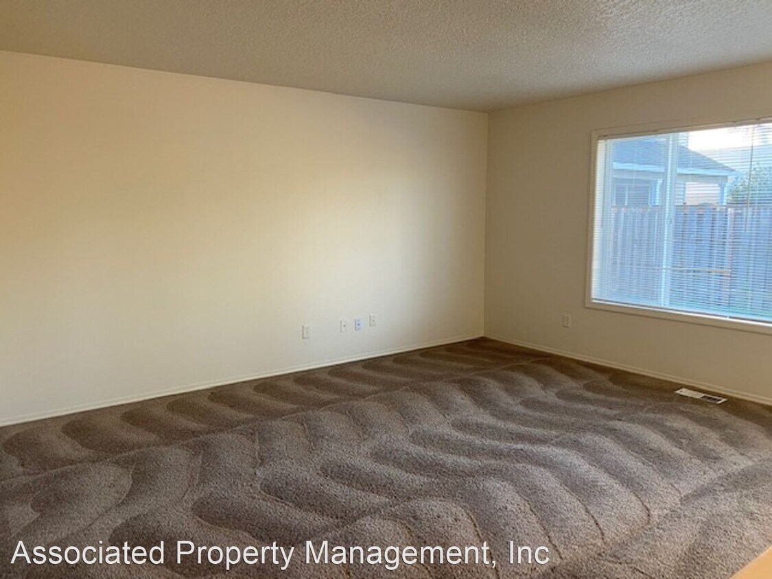 Building Photo - 41733 NW Bellingham Ct