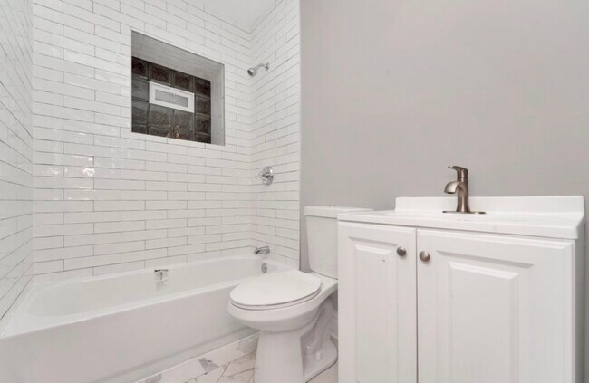 Building Photo - 2118 S 59th Ave