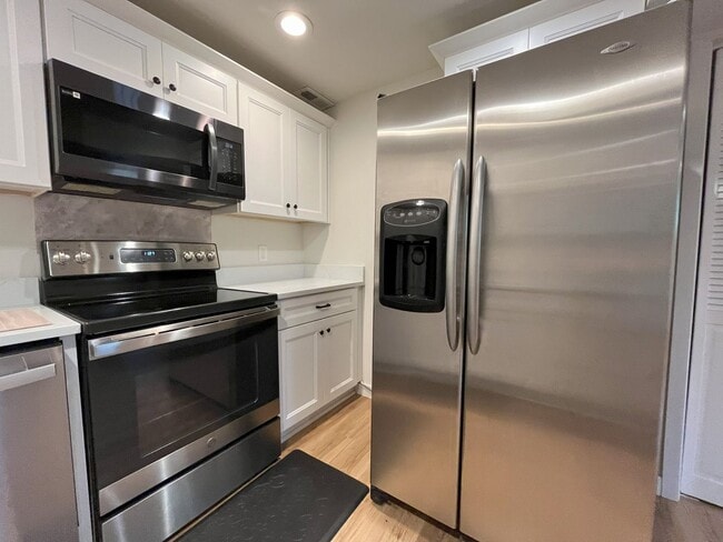 Building Photo - Spacious 4-Bedroom, 2-Bathroom Home with D...