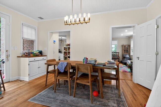 Foto del edificio - 4825 Butterworth Pl NW