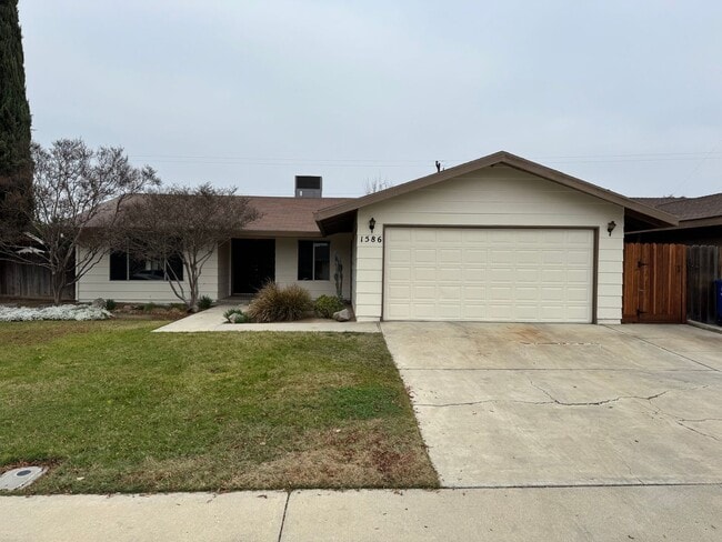 Building Photo - 1586 Hawthorne Dr