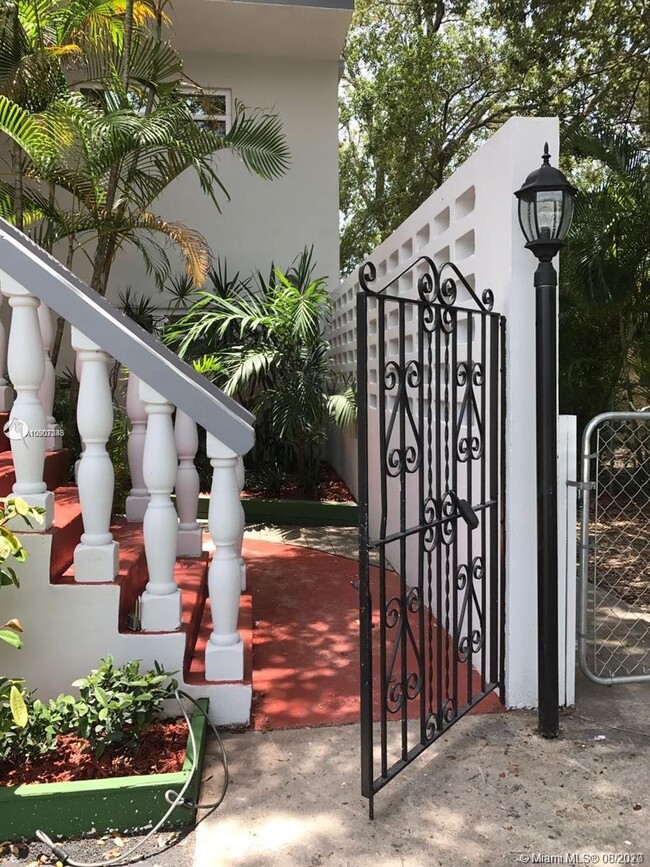 Foto del edificio - 13335 Arch Creek Rd