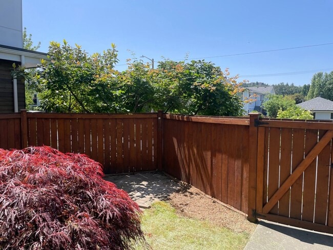 Foto del edificio - Welcome Home 2 bd 1.5 ba - West Seattle Townhome