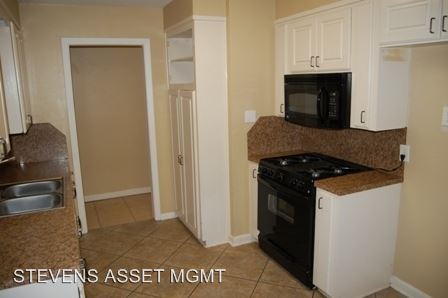 Building Photo - 1817 Southview Dr