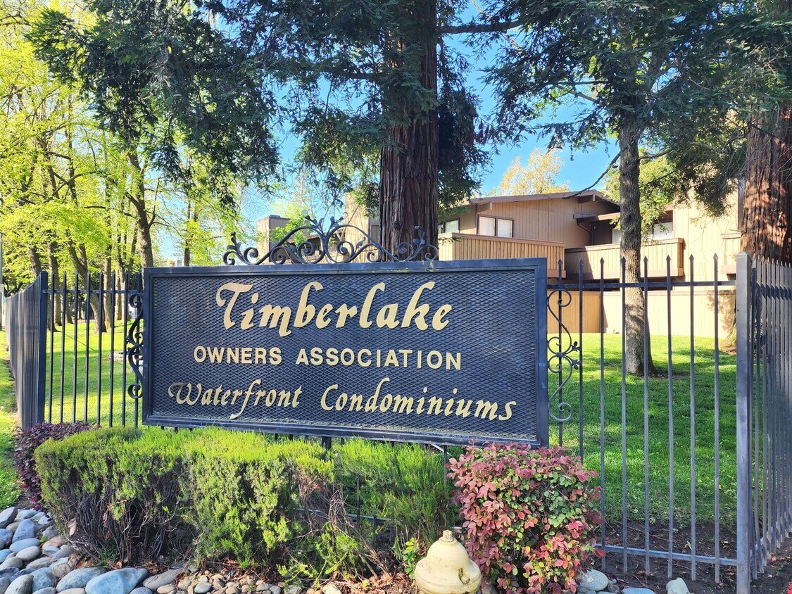 Primary Photo - Charming Timberlake 1bd/1ba Condo - Near S...