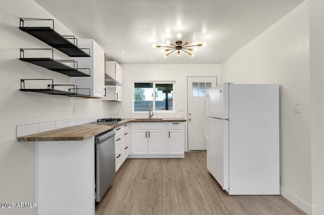 Building Photo - 2107 W Wilshire Dr