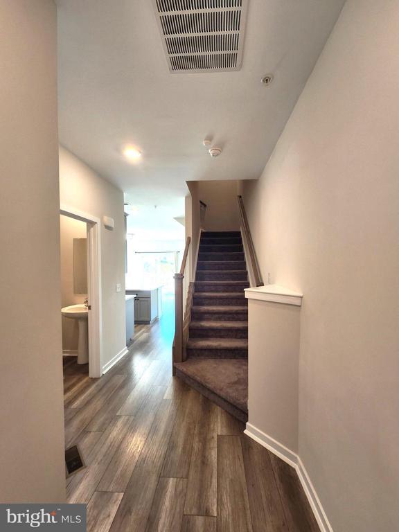 Foto del edificio - 7579 Clayton Ave