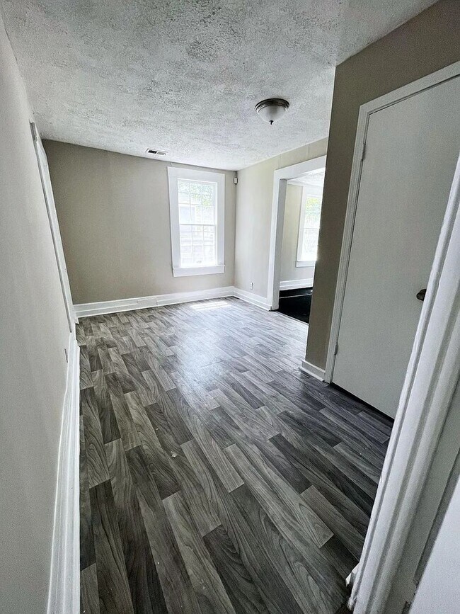 Foto del edificio - 328 N 13th St