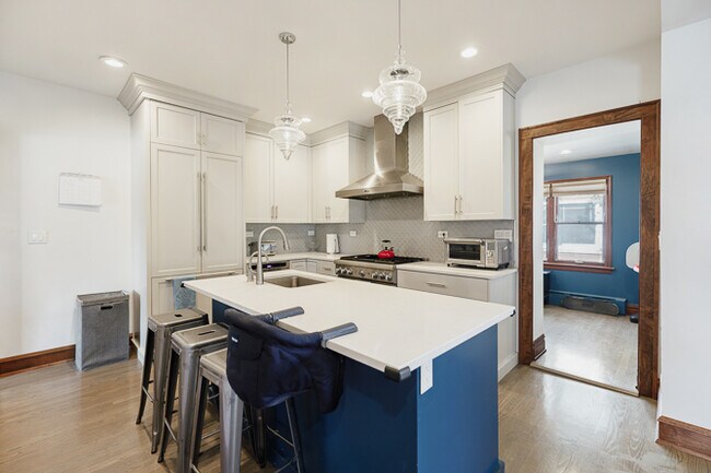 Building Photo - 806 Clinton Pl