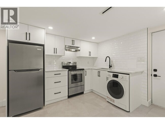Building Photo - 529x Dunbar St