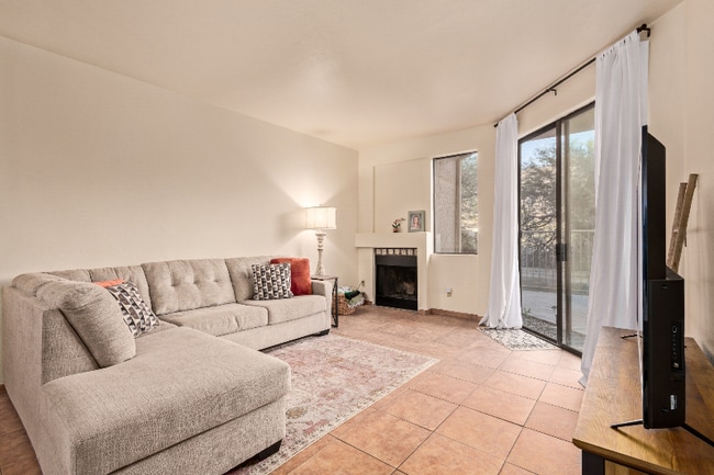 Foto del edificio - 5675 N Camino Esplendora