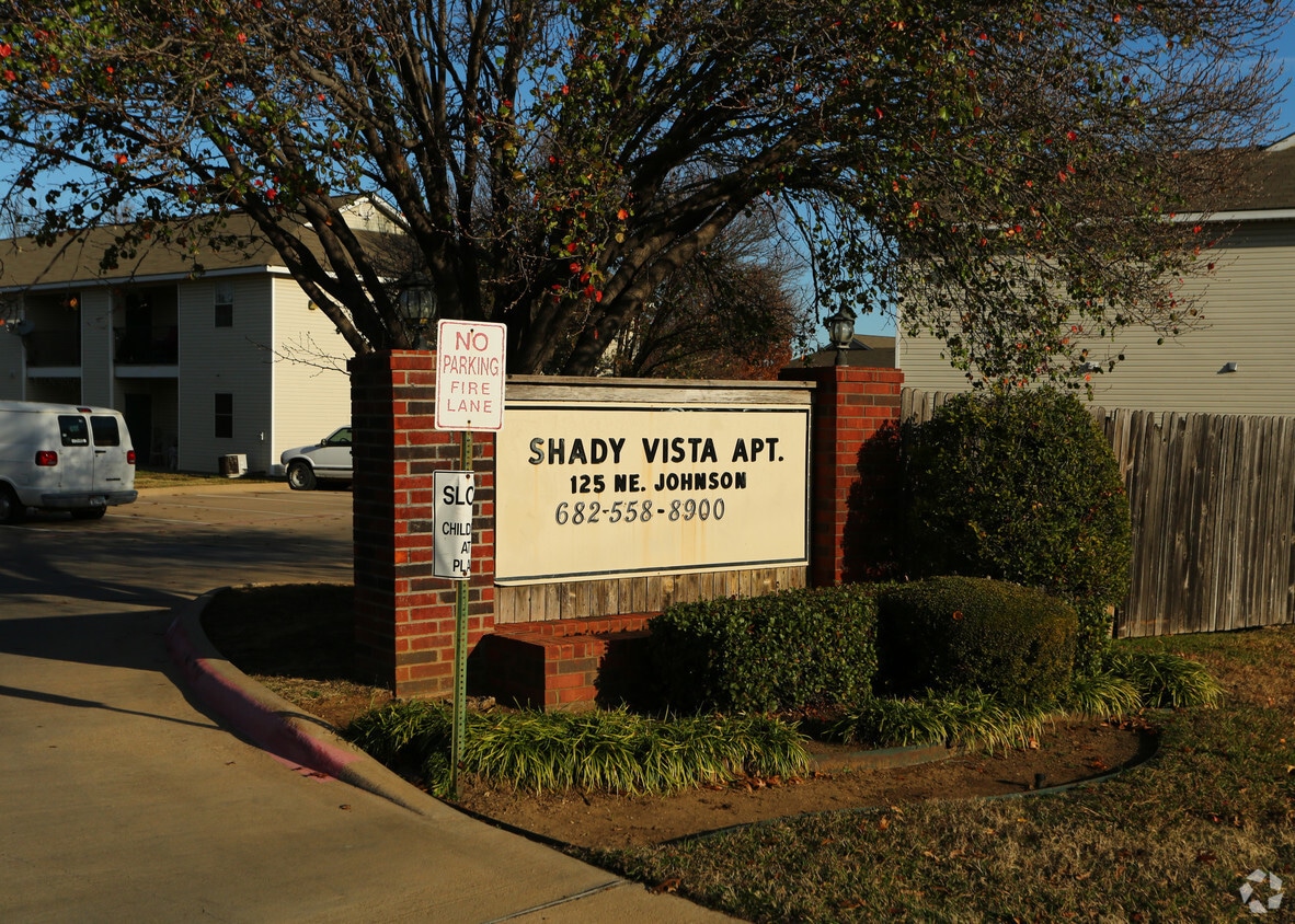 Primary Photo - Shady Vista Apartments