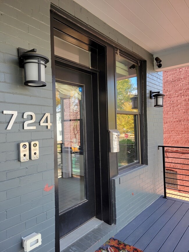 Foto del edificio - 724 Taylor St NW
