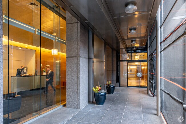 Foto del edificio - 1637 York Ave