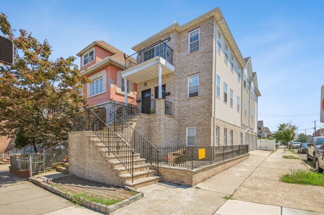 Building Photo - 314 Avenue B