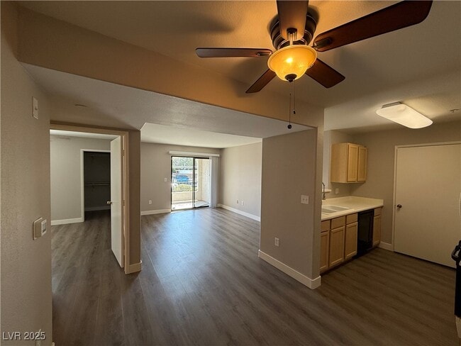 Foto del edificio - 950 Seven Hills Dr