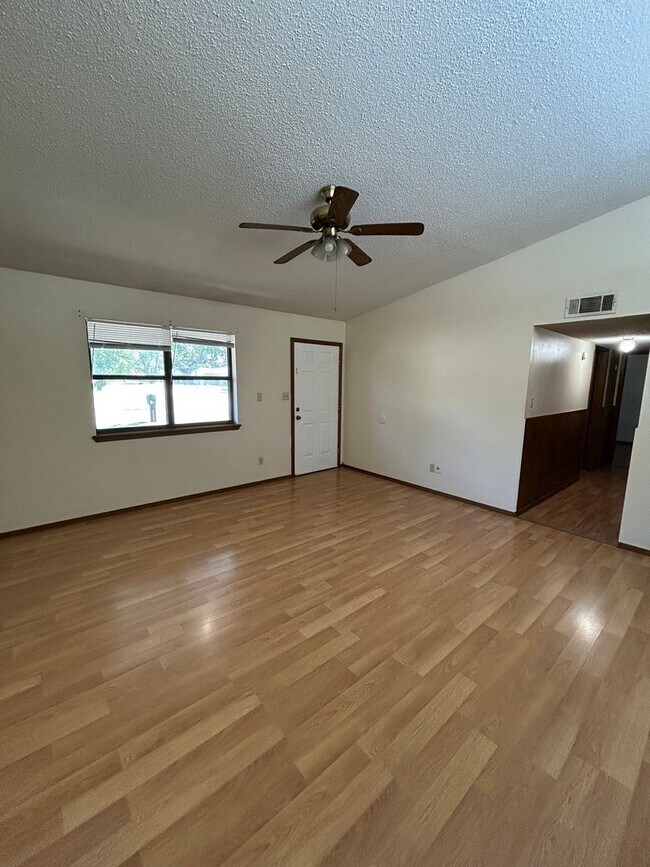 Foto del edificio - 2601 E 17th St