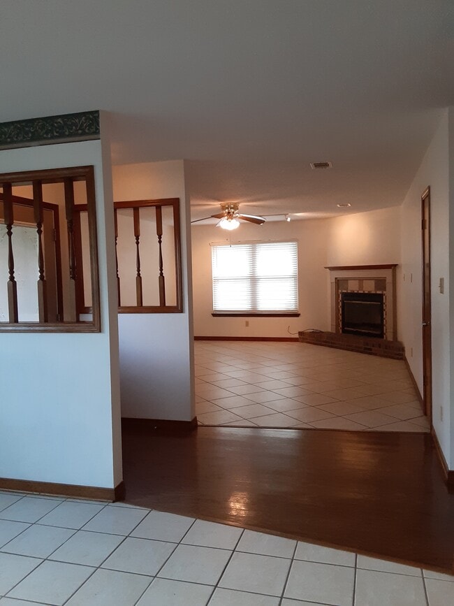 Foto del edificio - 1933 Estival St