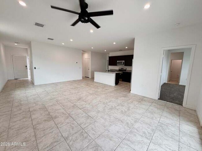 Foto del edificio - Beautiful 3-bedroom, 2-bath home in Entrada Del Oro (Newer DR Horton Home)!