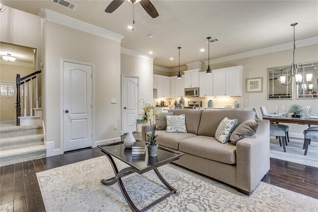 sala de estar con chimenea - 580 Hampshire Dr