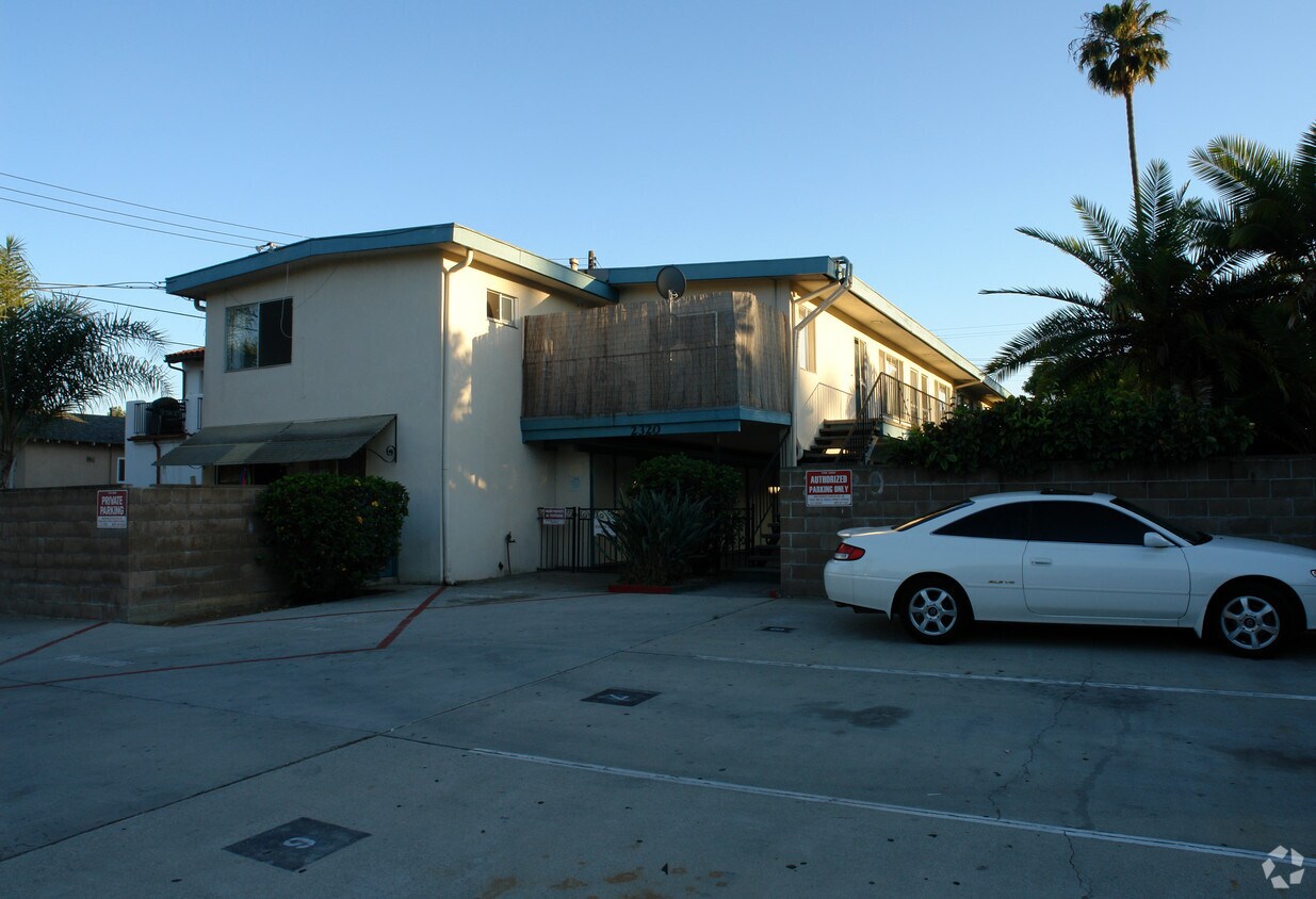 Building Photo - Diana Apartments