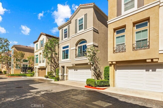 Building Photo - 205 Montana Del Lago Dr