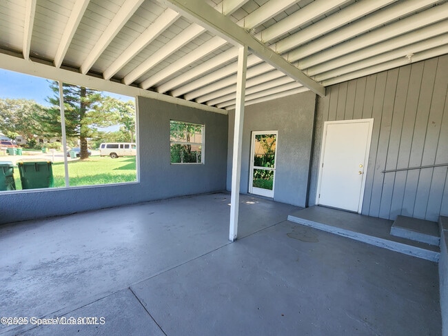 Building Photo - 919 Kensington Dr