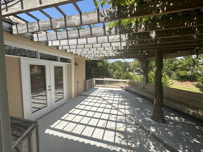 Building Photo - 98 Terra Cotta Way