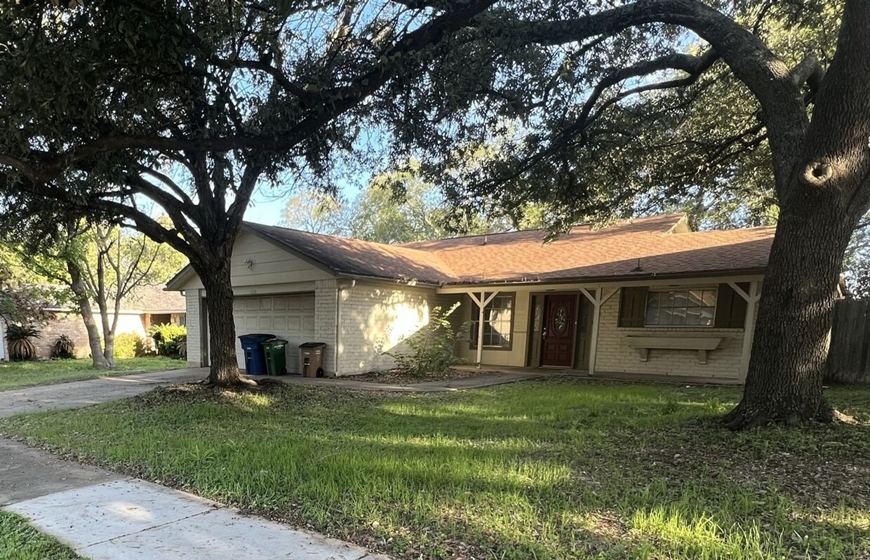 Primary Photo - 78745 - OFF WILLIAM CANNON -- FREE RENT - ...