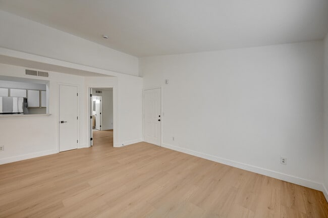 Foto del edificio - 2300 E Silverado Ranch Blvd