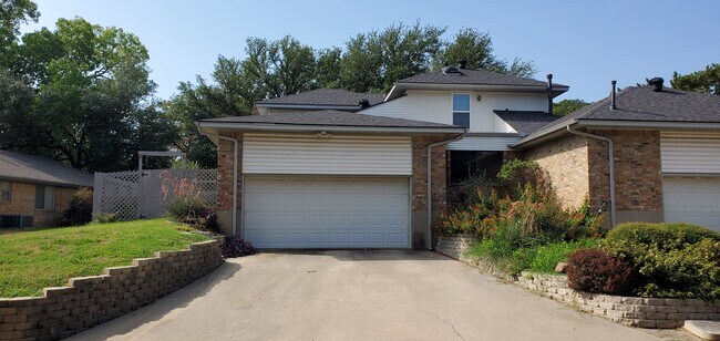 Building Photo - 204 Hollyhill Ln