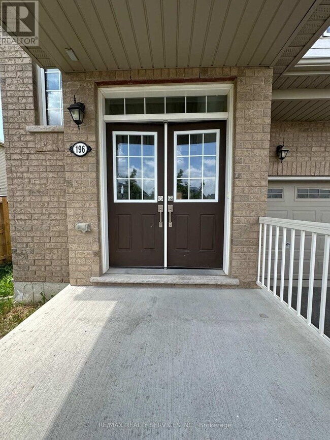 Photo du bâtiment - 196 Munro Cir