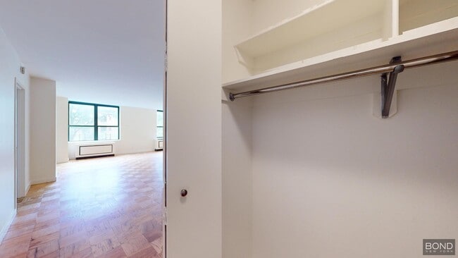 Building Photo - 247 W 87th St