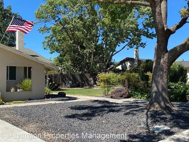 Building Photo - 3 br, 2 bath House - 430 Olivina Ave