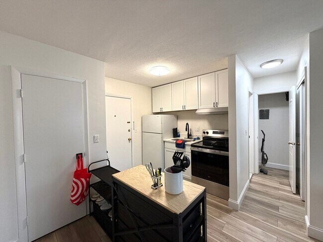 Building Photo - 720 Bennington St