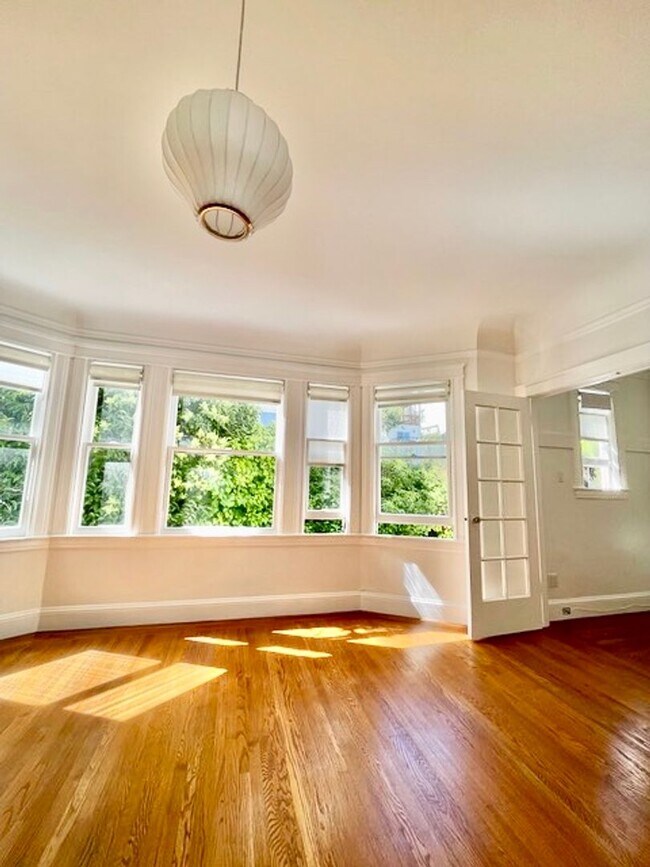 Building Photo - OPEN HOUSE SUNDAY MAY 4 FROM 2PM TO 3PM