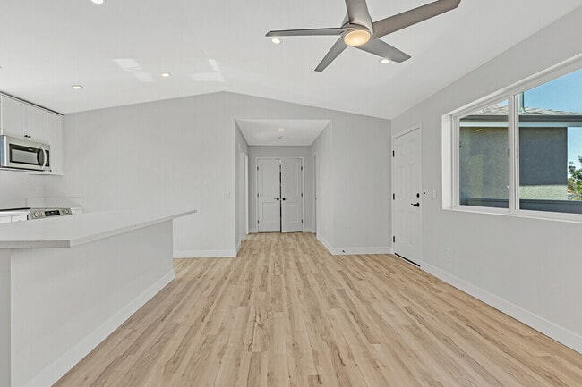 Building Photo - 4724 Hidalgo Ave