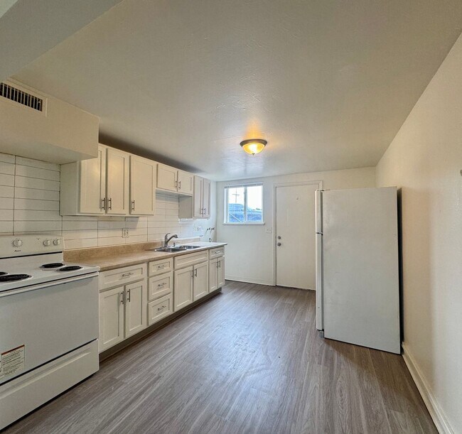 Foto del edificio - Affordable Lakewood Living – Cozy Single-Family Home for Rent