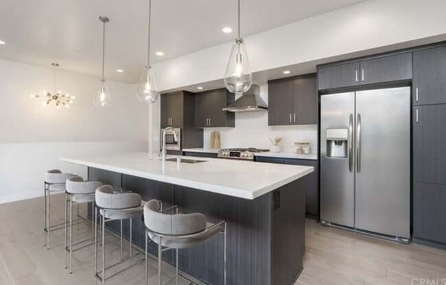 Building Photo - Stunning 3bed 2.5 Bath Terraza home