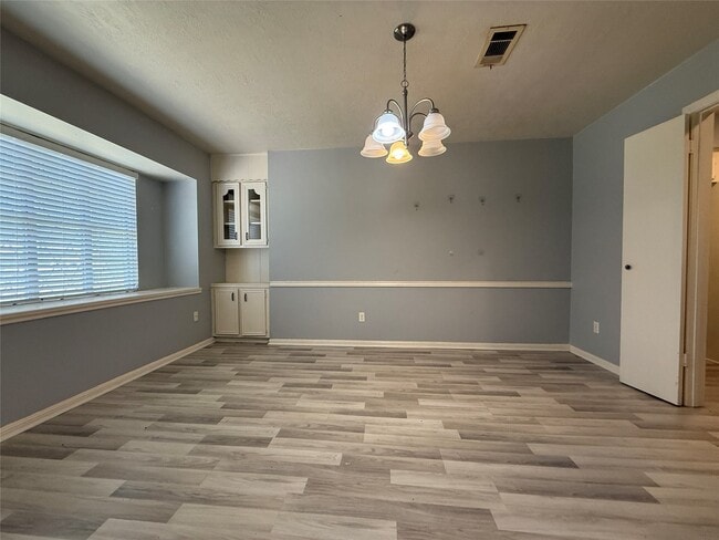 Building Photo - 422 Gamewood Dr