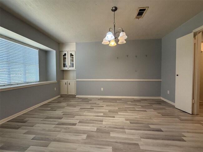 Foto del edificio - 422 Gamewood Dr