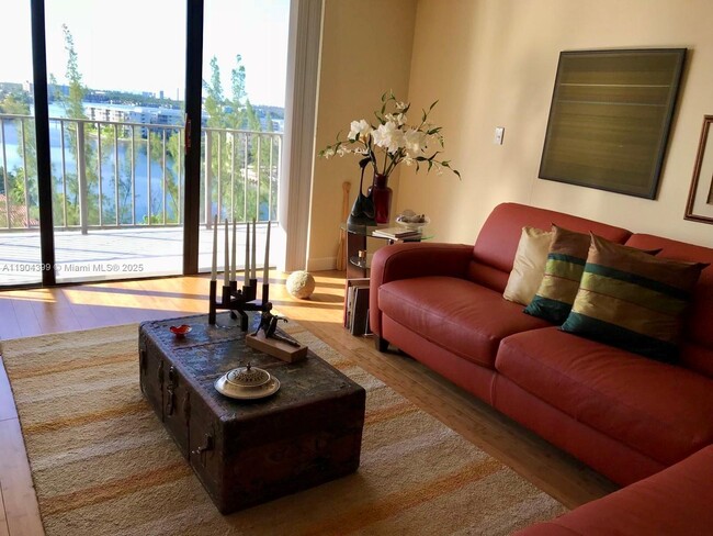 Foto del edificio - 18151 NE 31st Ct