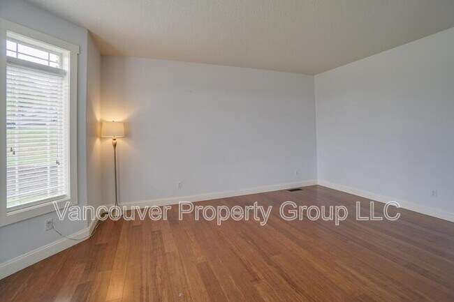 Building Photo - 1211 W F Pl