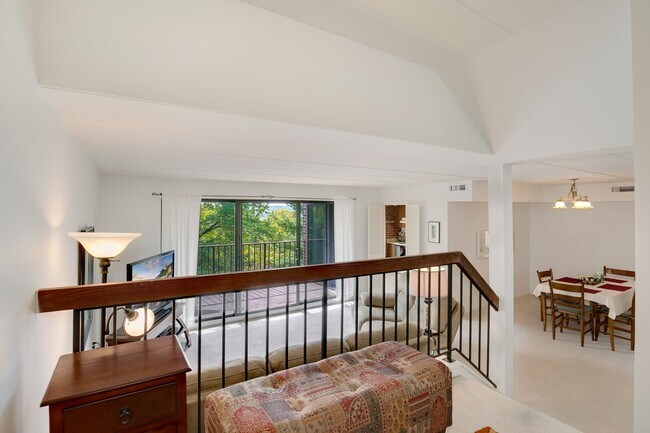 1. Entry - 106 Roberts Ln