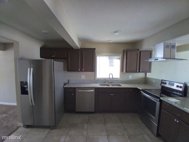 Building Photo - 5 br, 2 bath House - 143 N Calaveras St